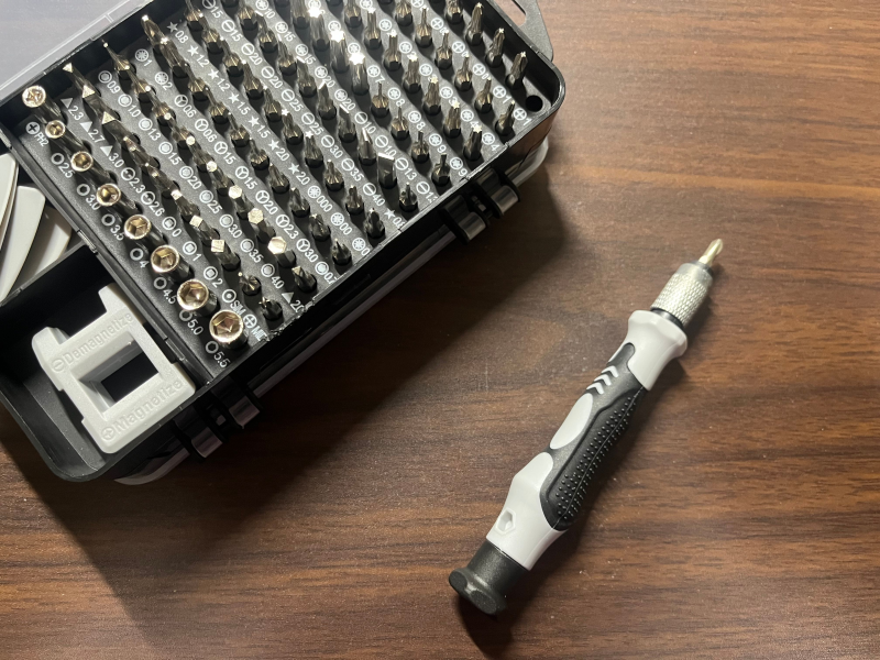 NovelAI メタデータ削除ツール スギ薬局 精密ドライバー